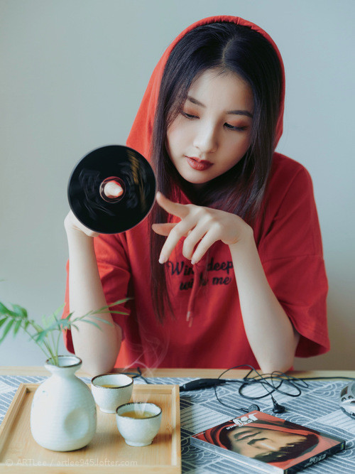 足球公益广告频繁出现在城市地标，足球公益广告频繁出现在城市地标中