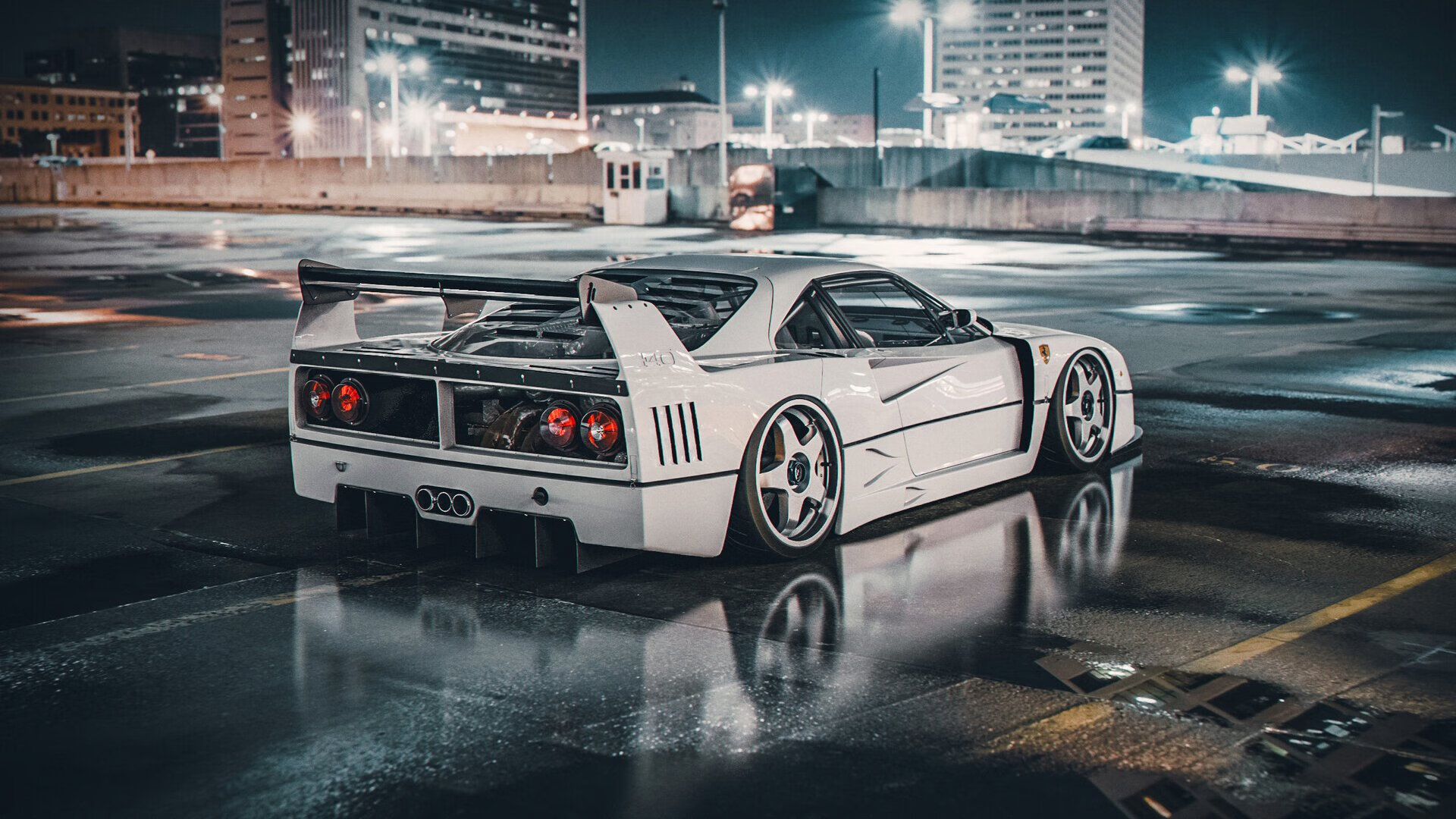 “武汉马拉松:选手们挑战极限,拼尽全力冲刺”